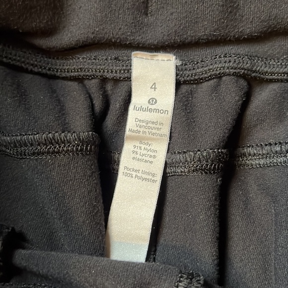 Lulelemon joggers unknown style size 4 - Picture 4 of 10